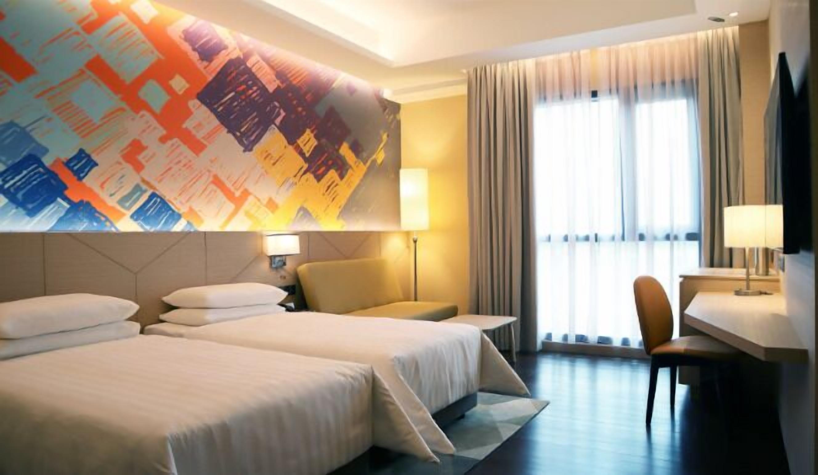 deluxe plus twin, 1 bedroom | 1 bedroom, in-room safe, desk, laptop workspace