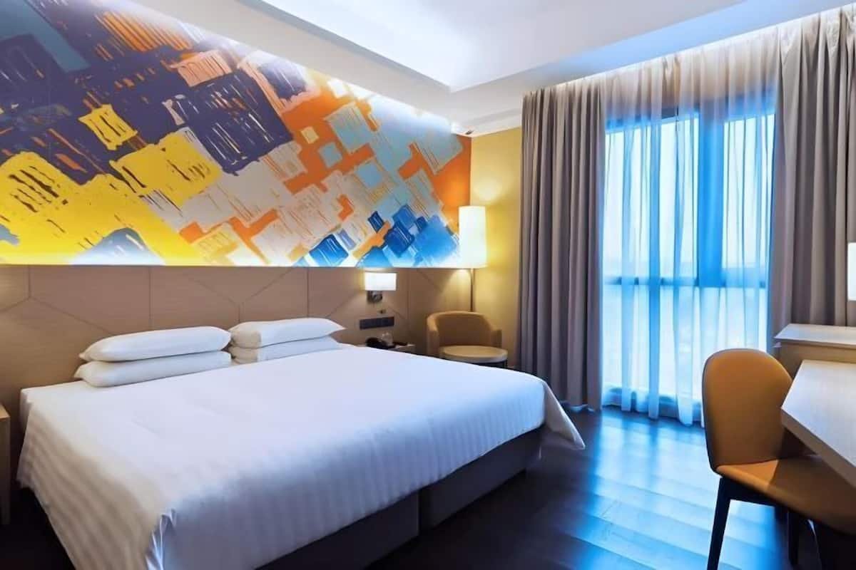 Caja de seguridad en la habitación y escritorio