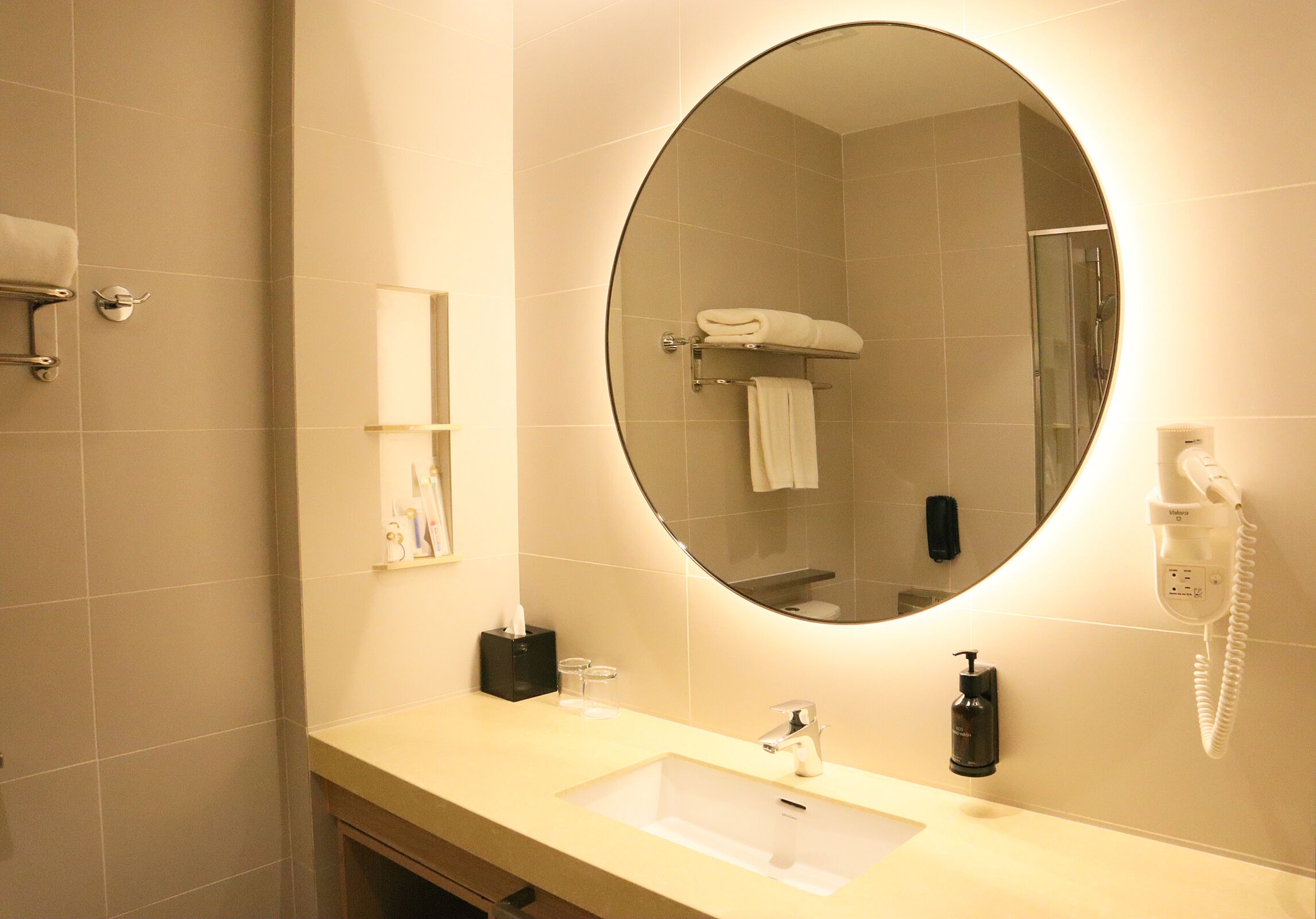 deluxe plus twin, 1 bedroom | bathroom | shower, rainfall showerhead, free toiletries, hair dryer