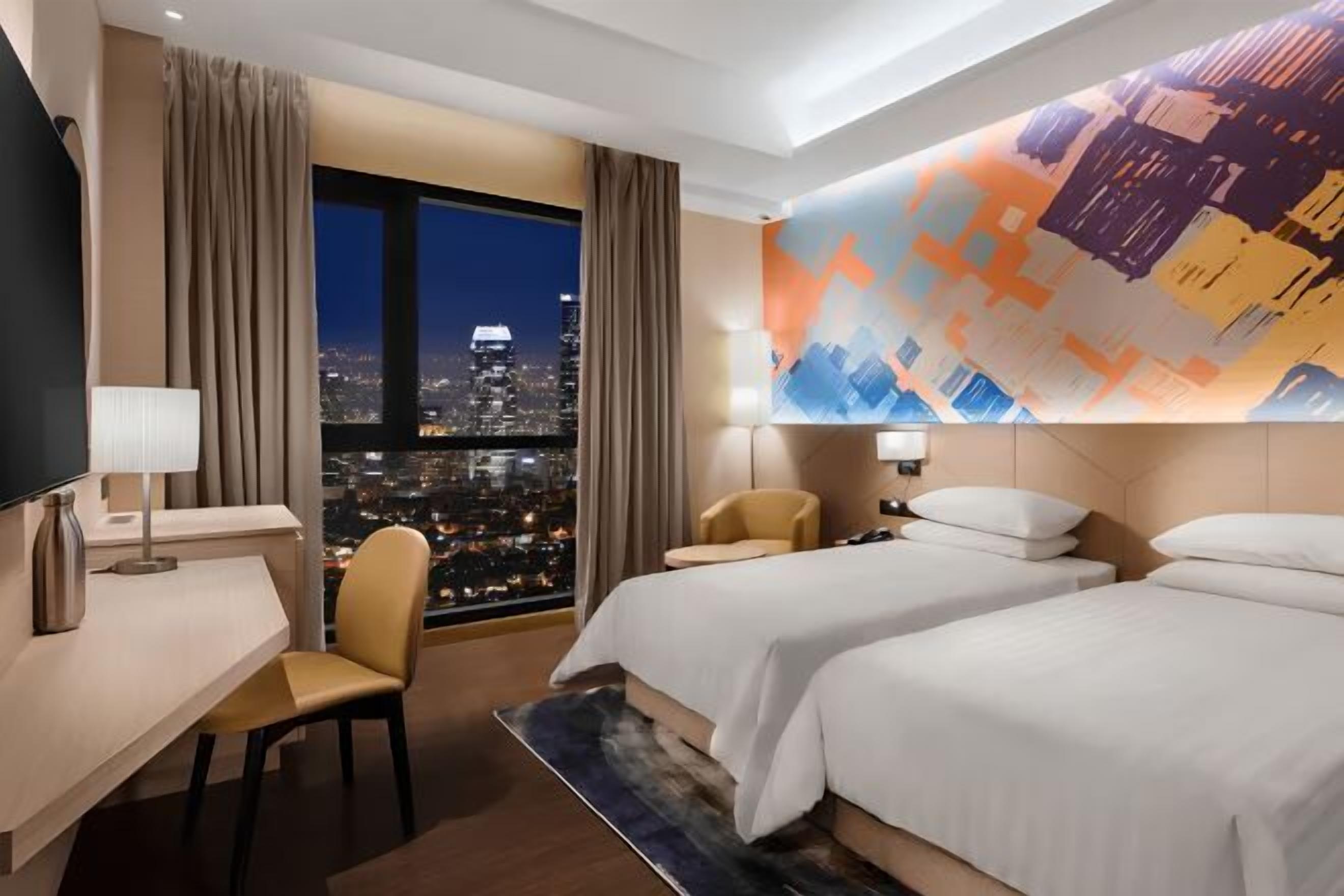 Caja de seguridad en la habitación y escritorio 