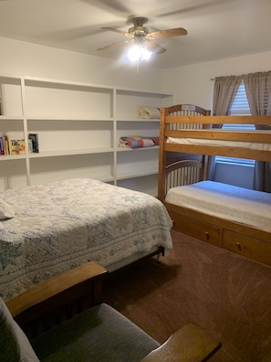 3 chambres, fer et planche à repasser, Wi-Fi gratuit, draps fournis