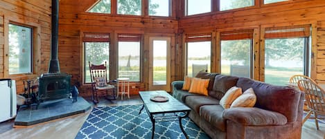 Télévision, cheminée