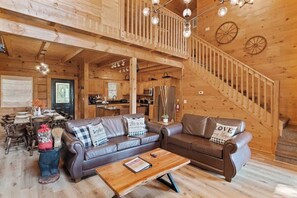 Smart TV, printers - 5 bdrm MT view, 10 mins DT,Hot Tub (Gatlinburg)