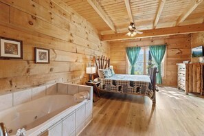 5 bedrooms, desk, iron/ironing board, free WiFi - 5 bdrm MT view, 10 mins DT,Hot Tub (Gatlinburg)