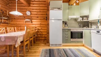 Fridge, microwave, dishwasher, cookware/dishes/utensils