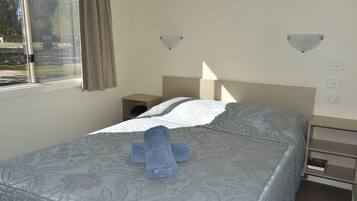 فيلا عائلية | مكتب وملاءات أسرّة