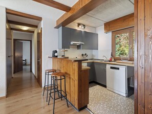 Fridge, microwave, oven, dishwasher - Lisière-Sud A 17 by Interhome (Crans-Montana)