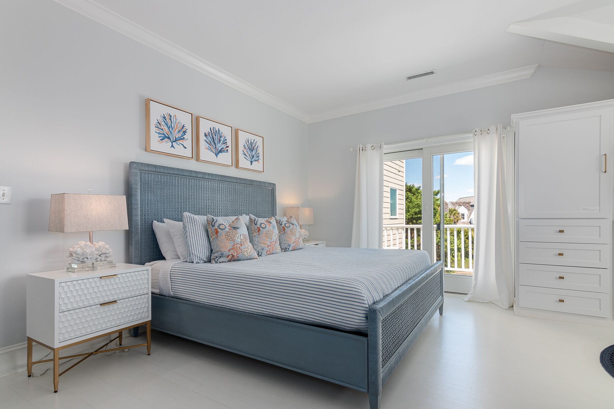 Welcome to The Marsh Harbour Inn-Room 6 Suite