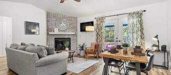 Stylish Pool Home w/ Grill by GNV's Best Dining!