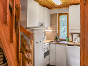 Fridge, microwave, dishwasher, cookware/dishes/utensils