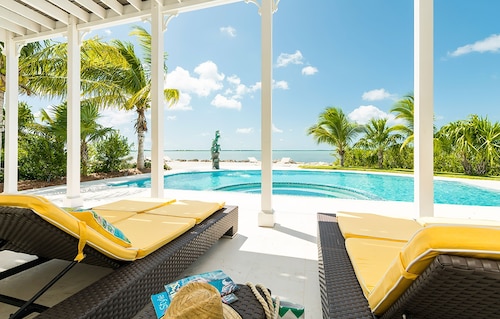 Sublimely private luxury home with enveloping oceanfront views near Key West