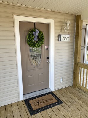 Exterior detail - Traveler’s Rest » Beautifully-Renovated Retreat (Beckley)