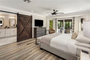 4 bedrooms, iron/ironing board, free WiFi, bed sheets