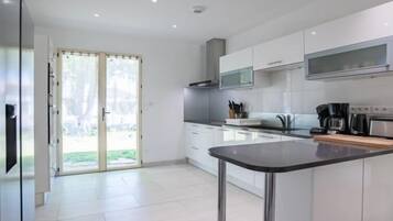 Réfrigérateur, micro-ondes, four, lave-vaisselle