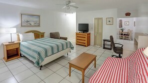 Deluxe Studio, 1 Queen Bed