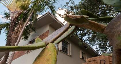 Richard's Motel Studio