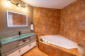 Combined shower/bathtub, jetted bath, soap, toilet paper