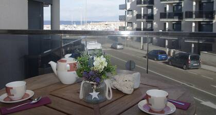 Spektakuläre Wohnung mit Gemeinschaftspool und Blick auf den Hafen