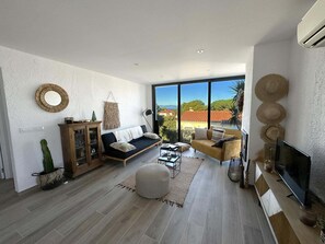 TV - Belle. Charming house with private pool and barbecue (l'Escala)