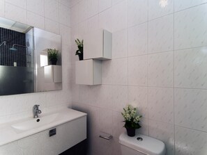 Bathroom - Spacious house with private pool and barbecue (l'Escala)