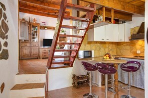 Fridge, stovetop, coffee/tea maker, electric kettle