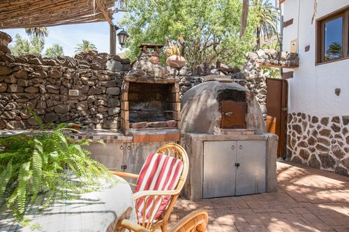 Holiday Home El Cuarto with Wi-Fi, Garden & Terrace; Pets Allowed for Extra Fee