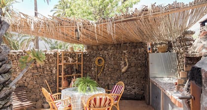 Holiday Home El Cuarto with Wi-Fi, Garden & Terrace; Pets Allowed for Extra Fee