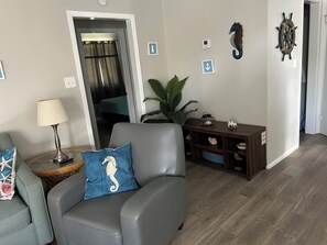 Interior - Beautiful Condo in Gulfshores, AL, 2 min walk to the Beach, Pool and Fishing (Gulf Shores)