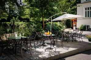 Outdoor dining - Comfy apartment in Berlin (Berlin)