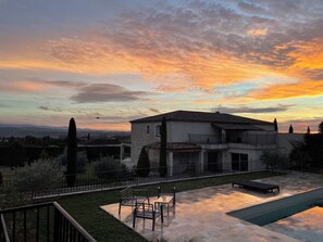 Terrace/patio - Luxury villa in Aix en Provence, with 2 private accommodation (Aix-en-Provence)