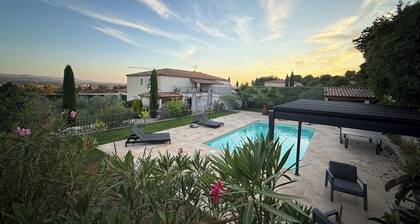 Fabelhafte Luxusvilla in Aix-en-Provence mit zwei unabhängigen Unterkünften