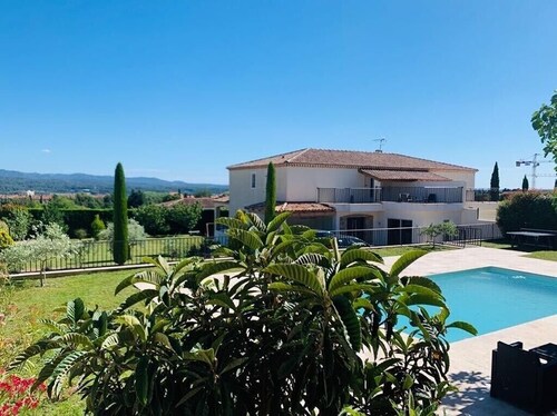 Fabelhafte Luxusvilla in Aix-en-Provence mit zwei unabhängigen Unterkünften