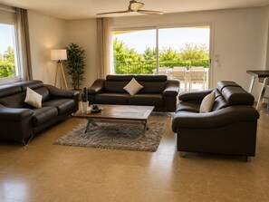 Smart TV, table tennis, offices -  Luxury villa in Aix en Provence, with 2 private accommodation  (Aix-en-Provence)