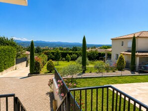 Property grounds -  Luxury villa in Aix en Provence, with 2 private accommodation  (Aix-en-Provence)