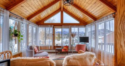 Pet-Friendly, Private Hot Tub, Game Loft, Fenced Yard, Stunning Mountain Views!