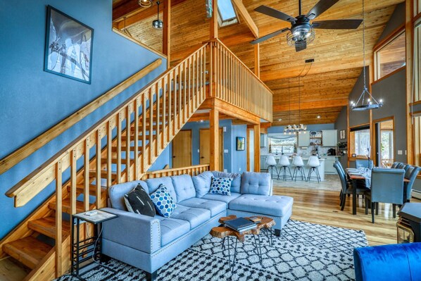 Una Smart TV, una chimenea