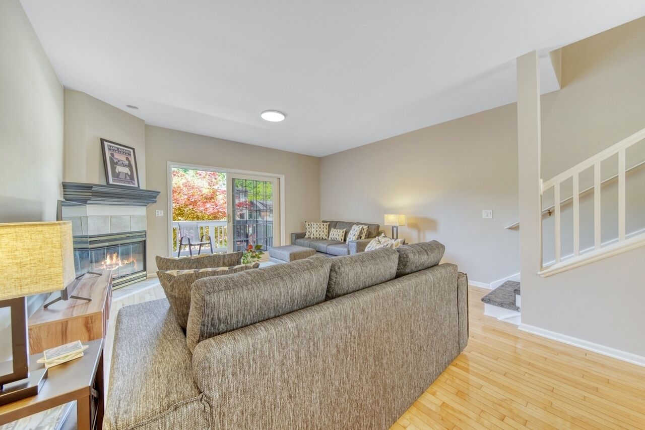 Experience Comfort At Malaya Riverside, A 3-bedroom Townhome In Downtown Saugatuck. - Saugatuck, MI