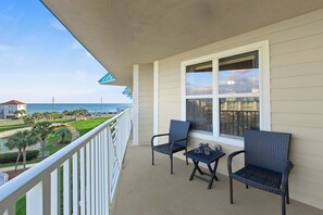Property grounds - Amalfi Coast 411A - Gulf Views, Heated Community Pool, Easy Walk to the Beach! (Miramar Beach)