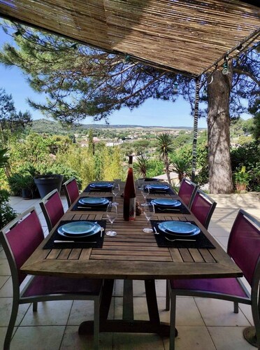 Pretty villa near Avignon and the Pont du Gard with a view of the village of Tavel
