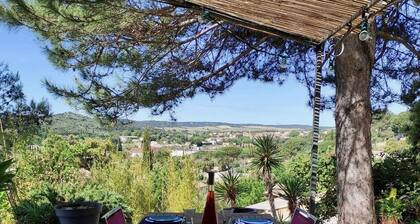 Pretty villa near Avignon and the Pont du Gard with a view of the village of Tavel