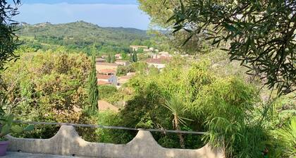 Pretty villa near Avignon and the Pont du Gard with a view of the village of Tavel