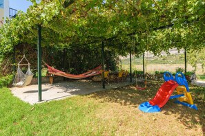 Área de juegos infantiles al aire libre