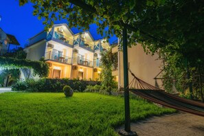 Front of property – evening/night - Studio Timotheos (Zakynthos)