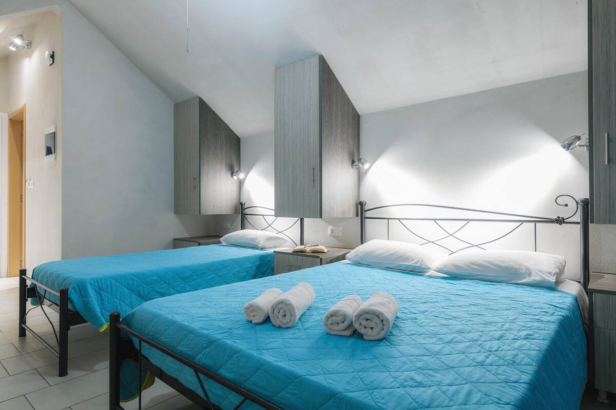Triple Room | In-room safe, blackout drapes, iron/ironing board, free WiFi