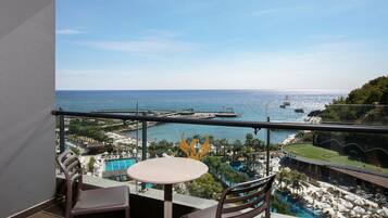 Standard Sea View Room | Outdoor dining