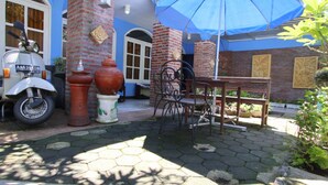 Vista frontal de la propiedad