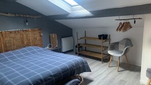 2 bedrooms, iron/ironing board, travel cot, WiFi