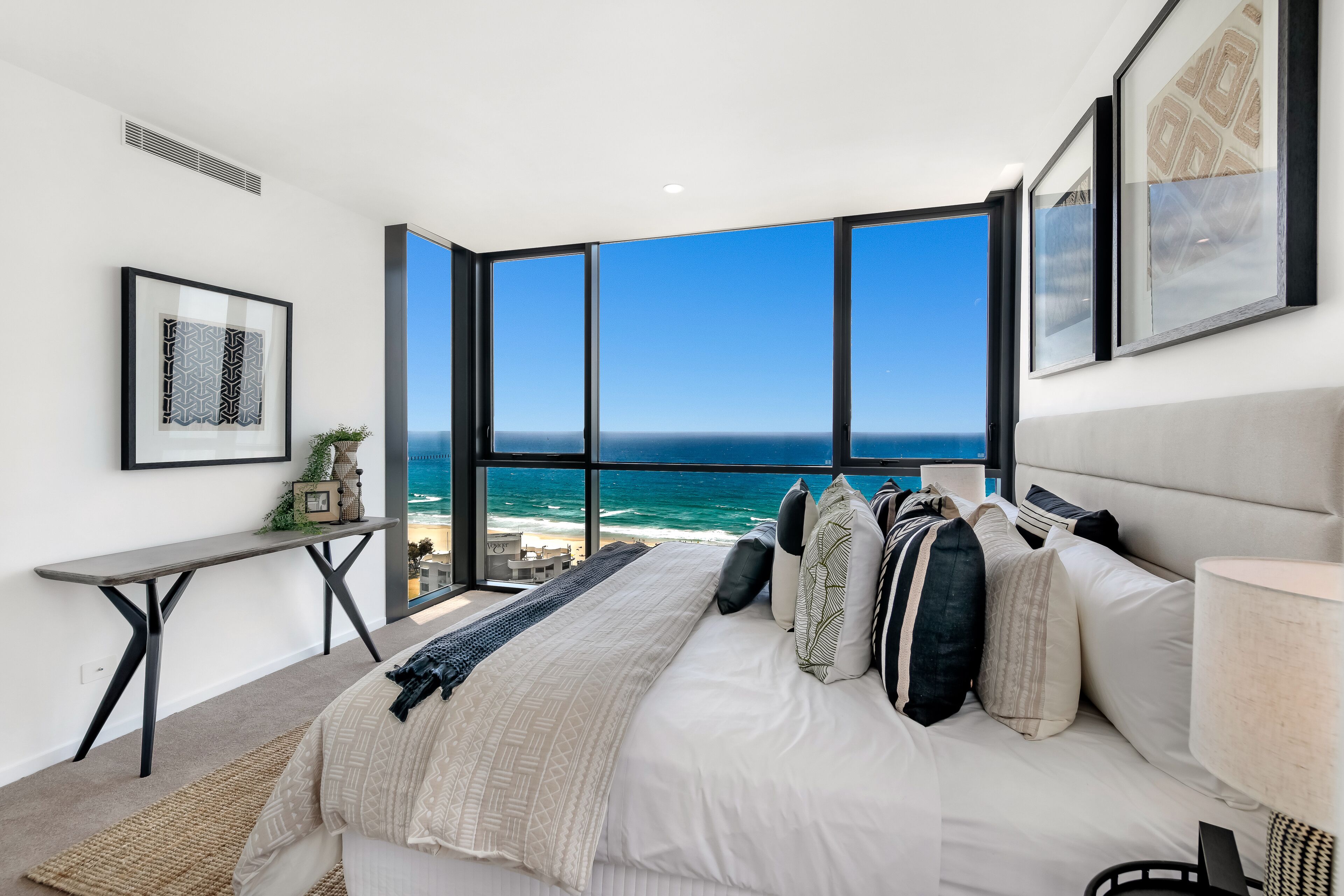 Caixa forta a l'habitació, decoració individual i mobiliari individual 