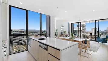 Full-sized fridge, microwave, oven, dishwasher
