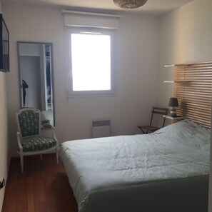 2 chambres, fer et planche à repasser, lit parapluie, Wi-Fi gratuit